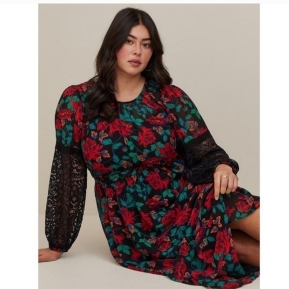 NWT Torrid Maxi Floral Chiffon dress w/ lace sleeves sz 1X - Picture 3 of 7